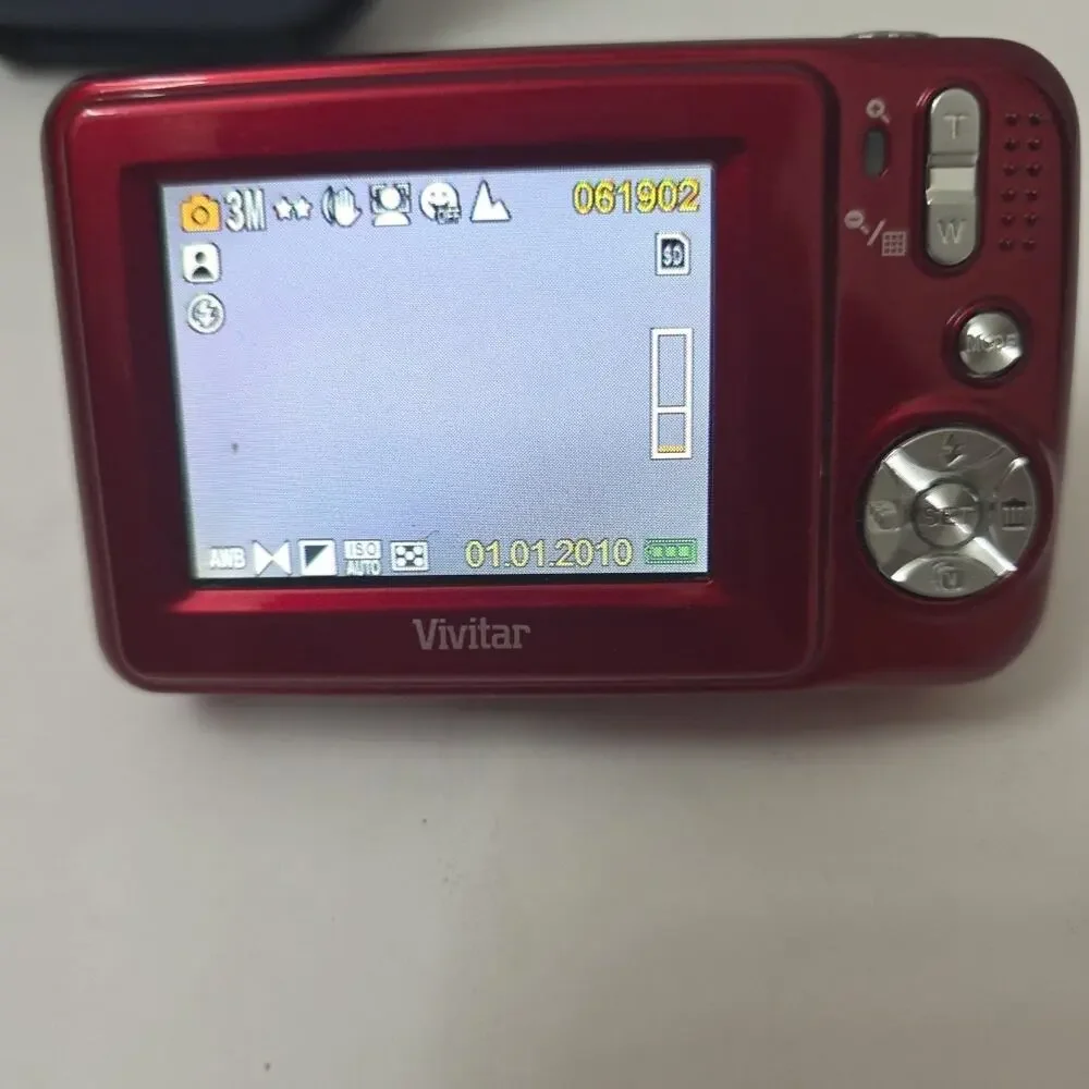 Vivitar ViviCam T324N Red Digital Camera 12.1MP 3x Optical Zoom Case SD Card